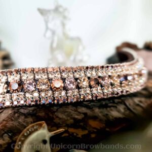 A masterful blend of colour and light, this horse browband features Tiffany-set crystals in subtle peach and rich vintage rose, with rose gold accents that catch the eye